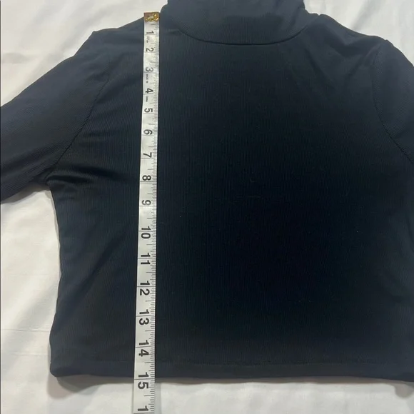 Sundays Best Aritzia cropped turtleneck size S - Picture 3 of 7